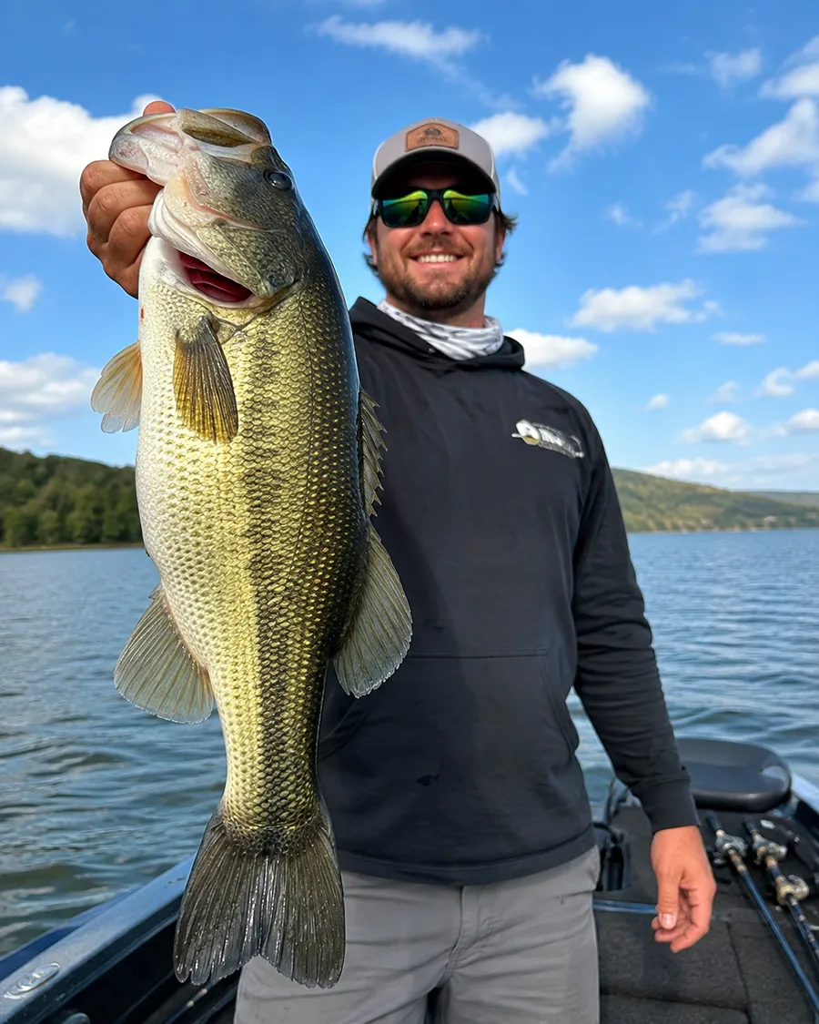 Angler holding a large largemouth bass while fishing on Lake Guntersville in Alabama